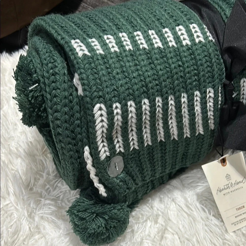 Hearth & Hand with Magnolia for Target Green Chunky Christmas Throw Blanket NEW